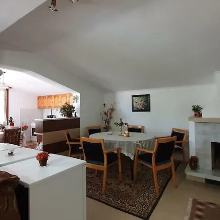 Gasthuis солакови ** Devin